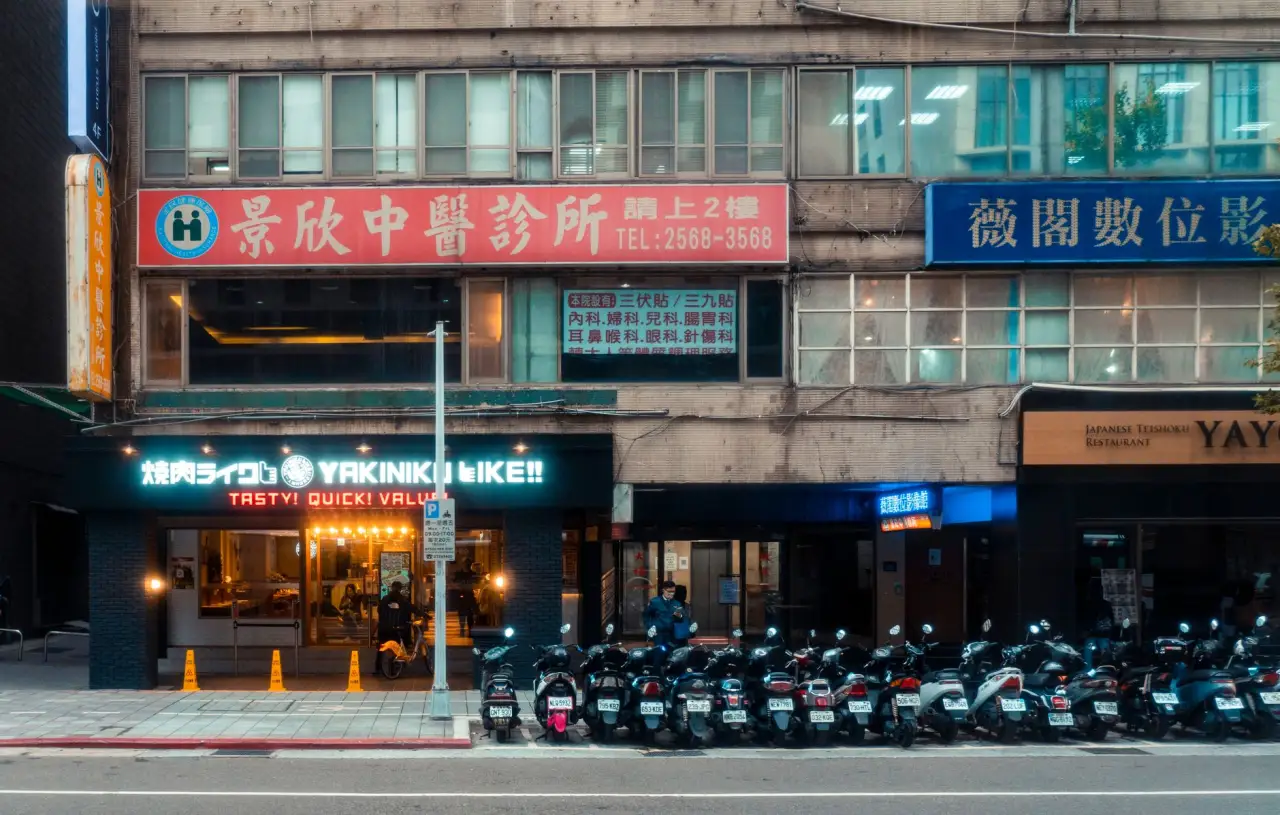 多层板与生态板在装修工程中的选型对比及应用建议
