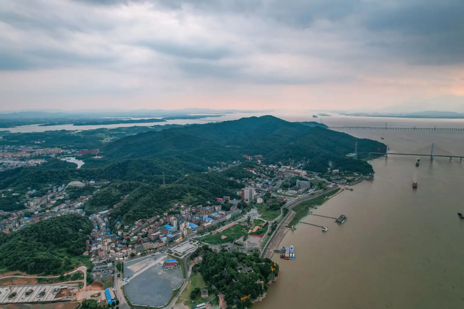 盐城建筑模板与木方选材指南:混凝土成型质量的关键把控要点