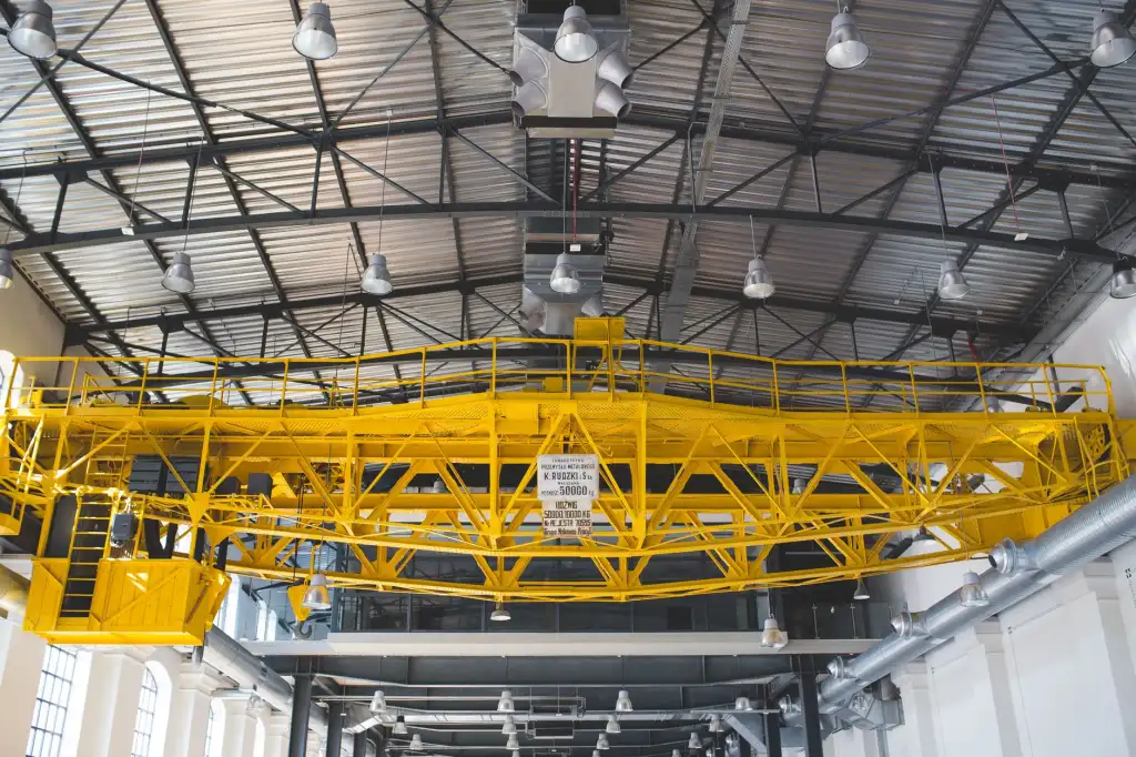 工程木方与多层板在建筑模板体系中的选型对比分析