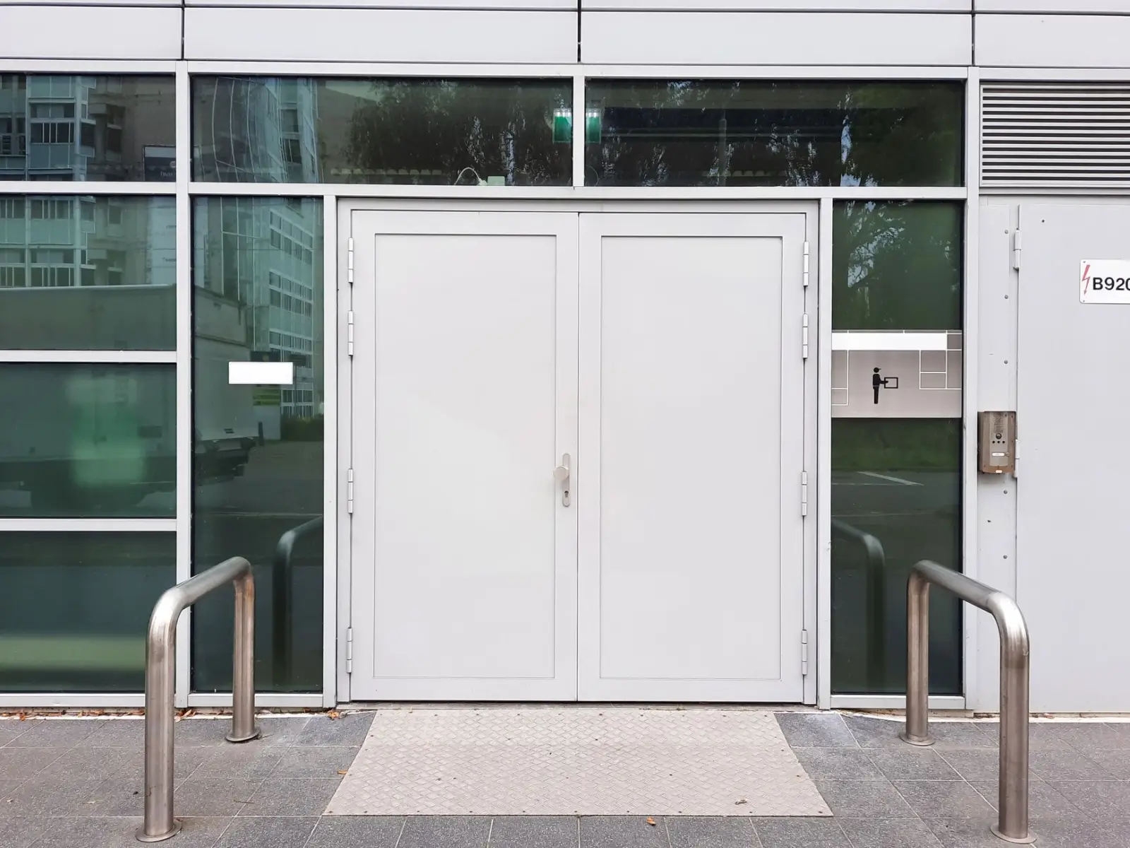 多层板与生态板在江苏装修工程中的应用对比及选材建议
